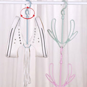 Organivo shoe drying hanger demonstrating its capacity for various shoe types.